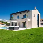 Amazing Home In Nedescina * Nedeščina