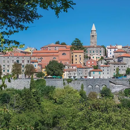 3 Bedroom Cozy In Nedescina
