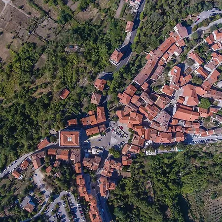 Amazing Home In Nedescina Prázdninový dům *