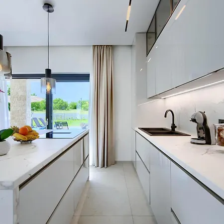 3 Bedroom Cozy In Hébergement de vacances Nedeščina