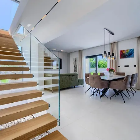 3 Bedroom Cozy In Nedeščina