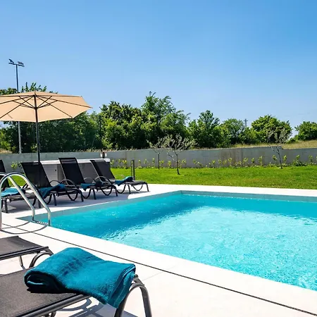 Amazing Home In Nedescina