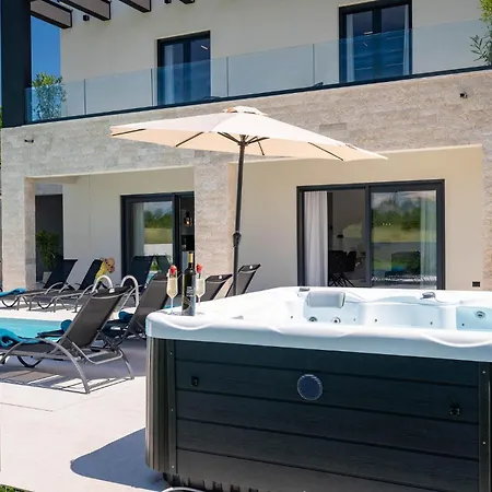 3 Bedroom Cozy In Hébergement de vacances *