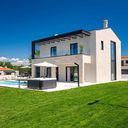 3 Bedroom Cozy In * Nedeščina